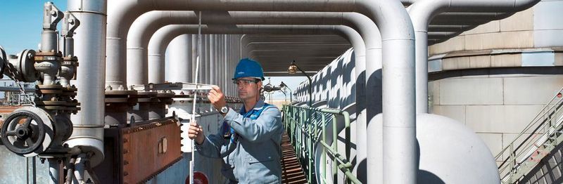 Veltec positioniert sich als mittelständischer Dienstleister in den Prozessindustrien. Besonders stark ist das Unternehmen bereits in den Bereichen Turnarounds, Revisionen und On-Site-Services. Als Grundlage für eine weitere Marktdurchdringung soll der Bereich Automation weiter ausgebaut werden.