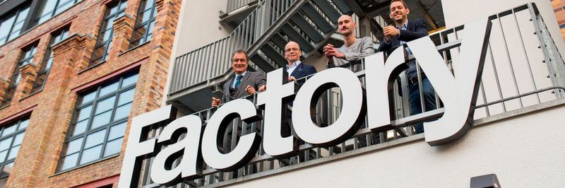 Schaeffler in der Factory Berlin (v.l.): Gerhard Baum, Chief Digital Officer Schaeffler, ProfTim Hosenfeldt, Leiter Zentrale Innovation Schaeffler, Sebastian Müller, Senior Innovation Strategist Factory Berlin und Florian Flick, Venture Manager Zentrale Innovation Schaeffler.