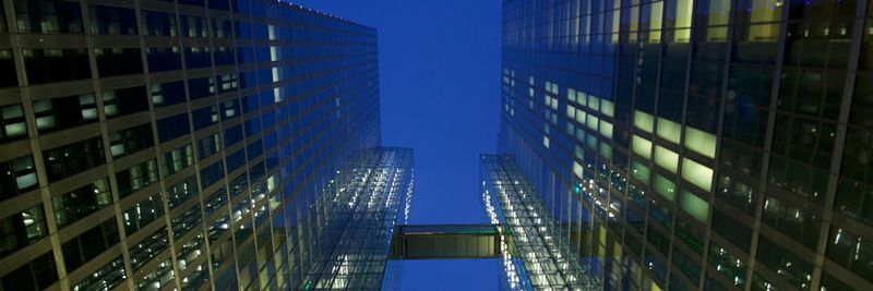 Das IBM Watson IoT Center in München ragt mit zwei Türmen in den bajuwarischen Himmel.