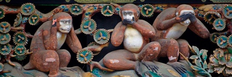 Die berühmten drei Affen von Nikkō: nichts (Böses) sehen, nichts (Böses) hören, nichts (Böses) reden. Das dazu gehörende japanische Sprichwort steht für vorbildlichen Umgang mit Negativem – und bedeutet genau das Gegenteil von dem, was für ein funktionierendes CIRS-Konzept benötigt wird.