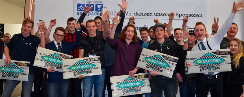21 Teilnehmer aus sechs Nationen schraubten um den Europameistertitel der Fahrrad- und Motorradmechaniker. Das Jubelfoto mit den Siegern.