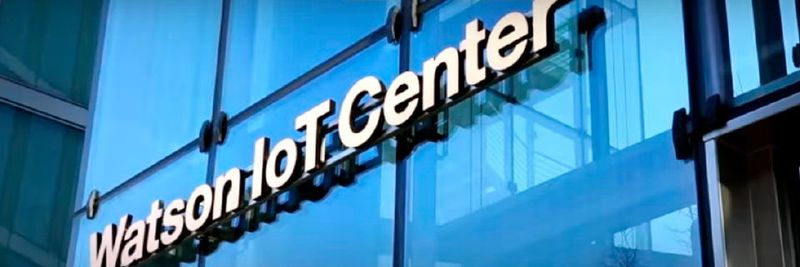 Die Enthüllung des Logos Watson IOT Center ließ sich live im Vortragsraum der IBM-Räume auf einer Video-Leinwand verfolgen; denn die wurde von einer Drohne aus gefilmt.