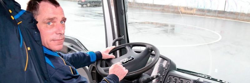 „Nach meinem Unfall hätte ich nicht geglaubt, dass ich überhaupt mal wieder Lkw fahren kann. Ich bin richtig happy, dass ich das geschafft habe“, sagt Falk R. heute, knapp drei Jahre nach seinem Unfall.