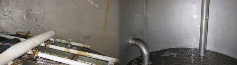 Vorher und nachher: Diese Bilder aus dem Tropfenabscheider oder Demister der Prozessluftkühlanlage zeigen den Erfolg der Reinigungsarbeiten deutlich.