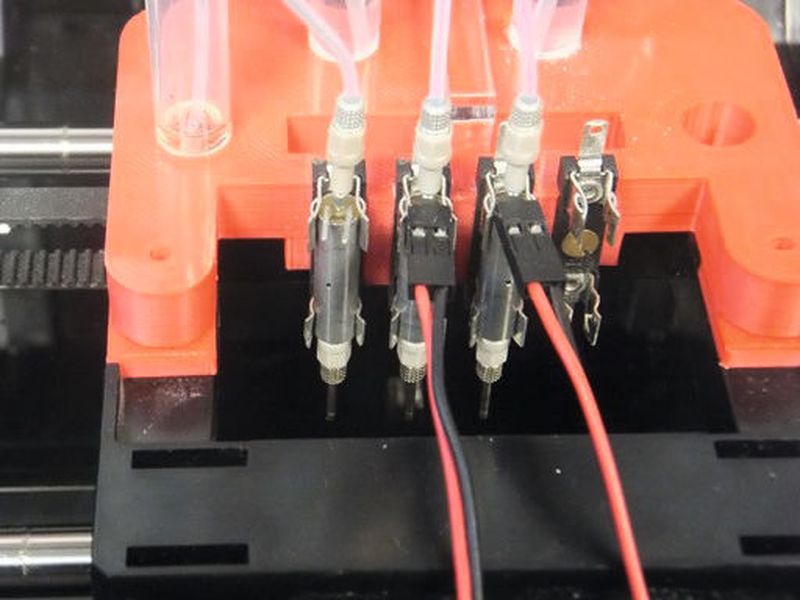 Abb.3: Detail-Aufnahme der Ventile des 3D-Druckers