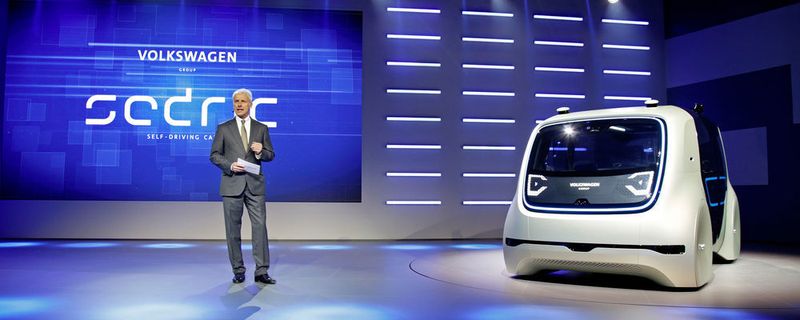 VW-Konzernchef Matthias Müller hat am Vorabend des Genfer Salons die Studie Sedric vorgestellt.