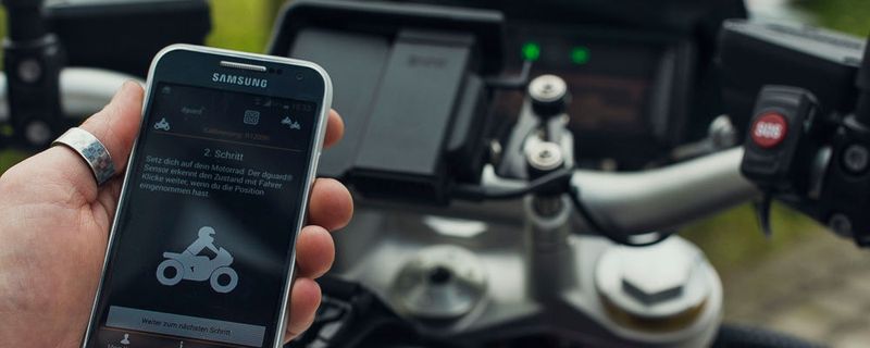 Per App kann der Fahrer das SOS-Notrufsystem Dguard steuern.