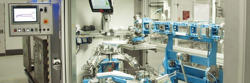 Nur besonders ausgebildetes Personal darf an der Prüfanlage für den Abgasstrang sensible Einricht- und Wartungsarbeiten ausführen – dies stellt das elektronische Schlüsselsystem EKS sicher.