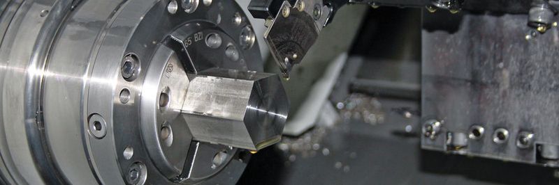 Die Tebit Präzisionstechnik GmbH hat für das Präzisions-Abstechen einer Profilstange aus Edelstahl ein „Überkopf“-arbeitendes Abstechsystem von Iscar im Einsatz.