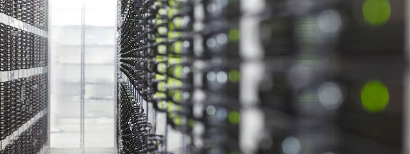 Hyperscaler kaufen keine einzelnen Server oder Switsches oder Storage-Devices, sie geben das Design vor, ganz oder zumindest teilweise. Für den Einbau, die Tests und die Vernetzung holen sie sich Electronics Manufacturing Services, etwa von Sanmina, zur Hilfe.