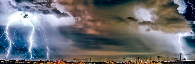 Über 20.000 in Deutschland betriebene Clouds sind duch Sicherheitslücken in veralteten Versionen von ownCloud und Nextcloud bedroht. Nur ein Fünftel der vom BSI gewarnten Cloud-Betreiber hat reagiert.