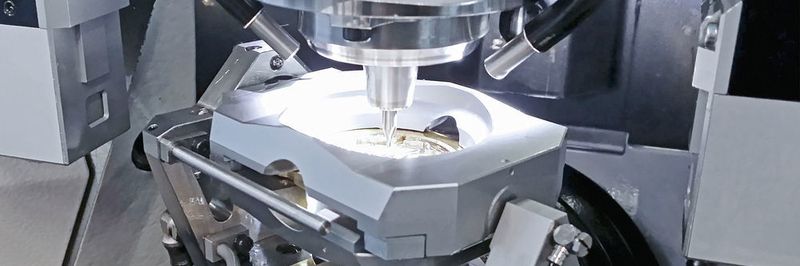 Mit ihrem auf den Kopf gestellten Konzept und interpolierter Bearbeitung ermöglicht die 701S eine unübertroffene Flexibilität bei der Bearbeitung sowie Genauigkeiten, die mit Standardlösungen in der industriellen Messtechnik nicht zu erfassen sind.
