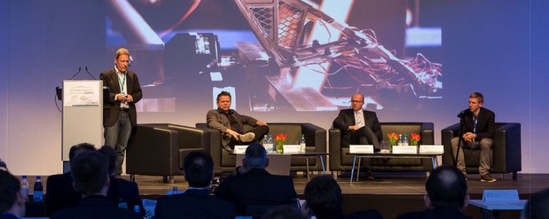 Serienautomobilbau, Fahrradsport, die Luft- und Raumfahrt und die Papierindustrie: Leichtbau ist vielfältig – das zeigte auch die Abschluss-Session auf dem Leichtbau-Gipfel 2017.