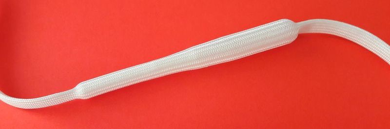 Dieses textile Kreuzband besteht aus einem umflochtenen LSR-Formkörper mit einem Flechtwinkel von 60 Grad.