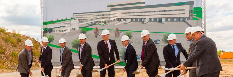 Spatenstich: Mit dem Projekt in Kitzingen realisiert SSI Schäfer eines der modernsten Logistikzentren Europas.