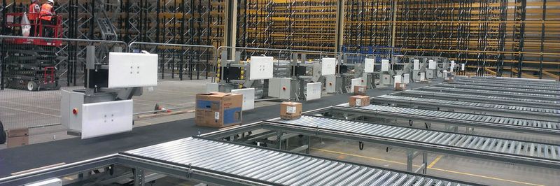Die Systeme von Sortec sortieren beispielsweise kleine bis große Kartons, Leergutkästen, Toilettenpapierpacks, zusammengeklappte Faltkisten, gestapelte Wannen oder Kartonagen mit empfindlicher Ware.