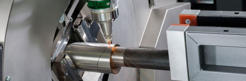 Gerade auch bei Sichtschweißverbindungen spielt das 3D-Schneiden eine Schlüsselrolle. Die einzelnen Teile passen im wahrsten Sinne des Wortes lückenlos zusammen, was letztlich auch der Qualität der Büromöbel zugute kommt.