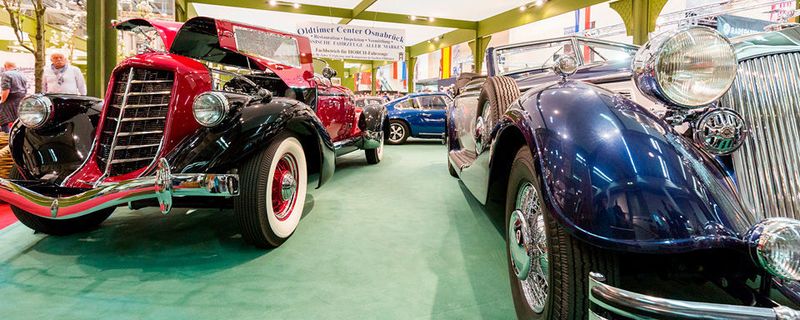 Auf der Techno-Classica, der größten Oldtimermesse der Welt, präsentieren sich auch im Jahr 2017 wieder zahlreiche Fahrzeughersteller.
