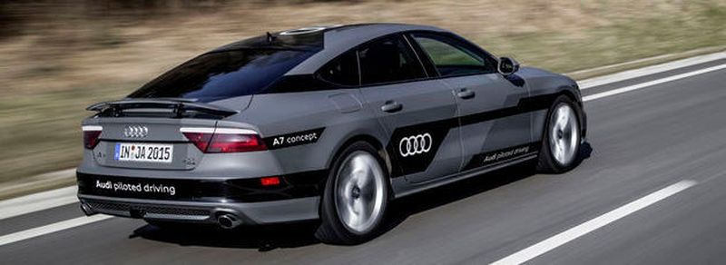 Ein autonom fahrendes Audi-Testfahrzeug ist auf der A9 unterwegs. Bis zum komplett autonomen Fahren wird es jedoch noch mindestens 25 Jahre dauern, schätzt QNX-Chef John Wall.