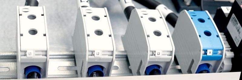Die RKA-Serie kommt zum Beispiel im Maschinenbau, in der Gebäudeinstallationstechnik, in der Automatisierungstechnik oder in Windkraft- und Photovoltaikanlagen zum Einsatz.