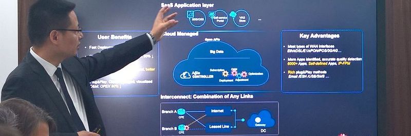 Kevin Hu, Präsident der Enterprise Switch and Gateway Product Line von Huawei, erklärt die anlässlich eines Presse-Roundtable die Funktion von CloudEPN.