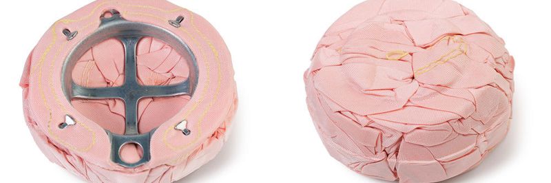 Zusammengefalteter Fahrer-Airbag für ein Takata-Lenkrad.