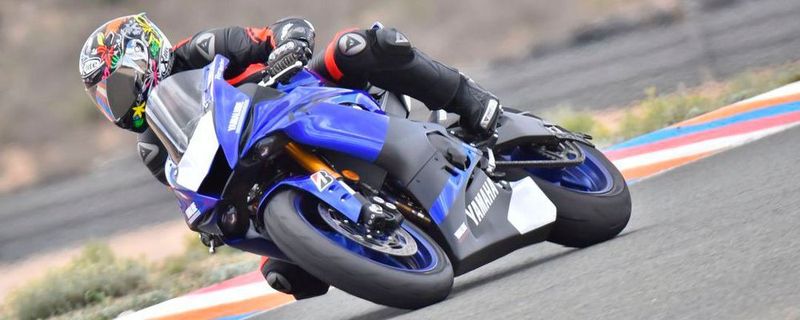 Yamaha legt seine Supersportlerin YZF-R6 neu auf.