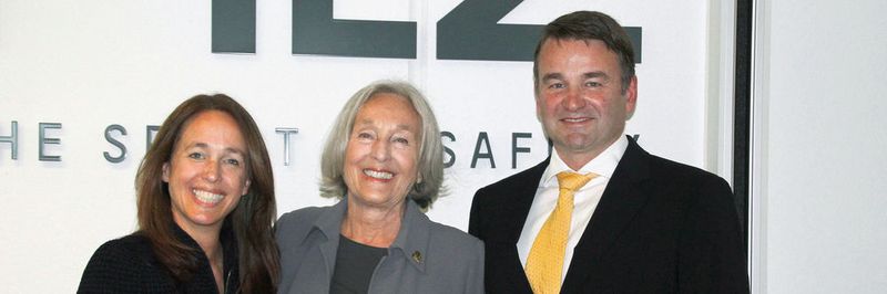 Ende 2017 wird sich Renate Pilz (Mitte), Vorsitzende der Geschäftsführung, aus dem operativen Geschäft verabschieden und die Leitung des Familienunternehmens Pilz komplett in die Hände von Tochter Susanne Kunschert (links) und Sohn Thomas Pilz (rechts) übergeben.