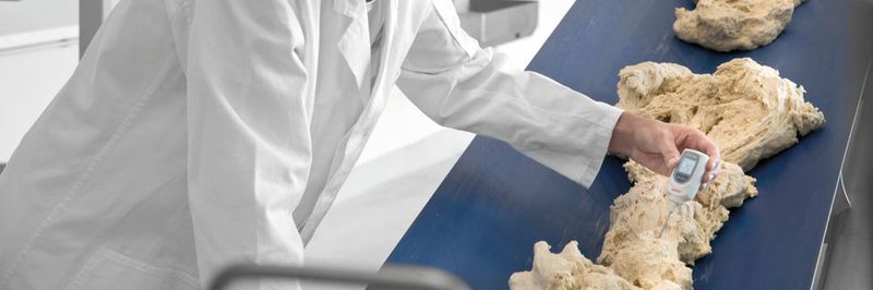 Zeit ist bei der Teigproduktion ein kritischer Faktor. Fernwartungssystem helfen deshalb Störungen und Stillstände der Anlagen zu vermeiden.