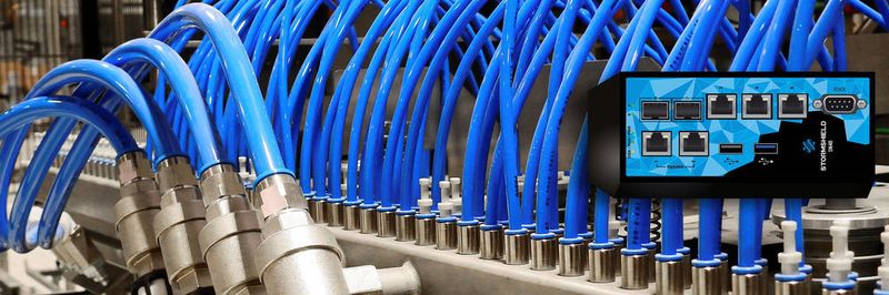 Eine Industrie-Firewall muss verhindern, dass industrielle Systeme durch Angriffe kompromittiert werden, da dies schnell zu Produktionsausfällen führen kann.