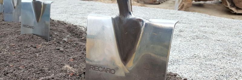 Spatenstich für das neue Recaro-Logistikzentrum in Schwäbisch Hall. IGZ verantwortet die Umsetzung der Logistik-IT.