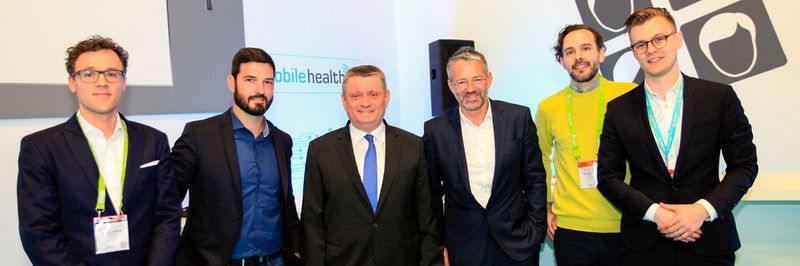 Beim Eröffnungsrundgang: (v. l.) Christian Lautner, Managing Partner, Flying Health Incubator; Dr.-Ing. Chris Rehse, Otto von Guericke University Magdeburg; Hermann Gröhe, Bundesminister für Gesundheit; Matthias Meierhofer, Vorstandsvorsitzender, Bundesverband Gesundheits-IT; Dr. Nikos Green, Geschäftsführer, Affective Signals; Yannik Schreckenberger, Geschäftsführer, Heartbeat Medical