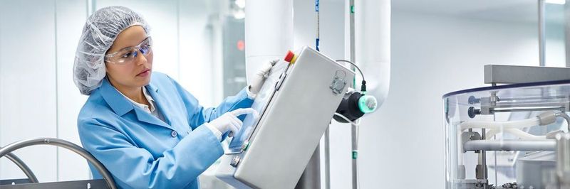 Abfüllung von Arzneimitteln in Glasampullen bei Fresenius Kabi im Werk Melrose Park in den USA.