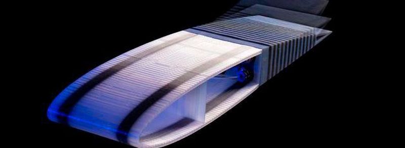 Das DLR erforscht in seinem neuen Labor die Kombination von 3D-Druck und klassischen Leichtbauverfahren. Als erste Anwendungen wurden elastische Flügelkanten (Bild) und ultraleichte Flügelrippen produziert.