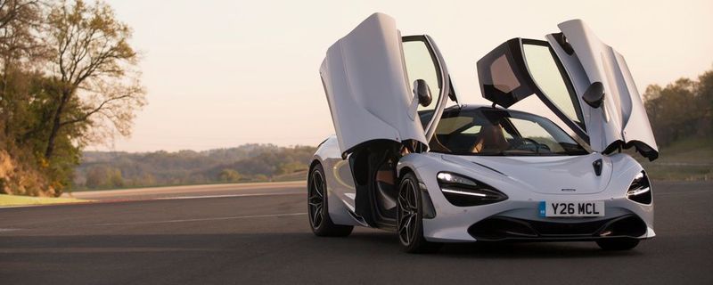 McLaren hat ein neues Modell vorgestellt. Der 720S fährt auf Augenhöhe mit Ferrari und Co. – kann aber auch Alltag.