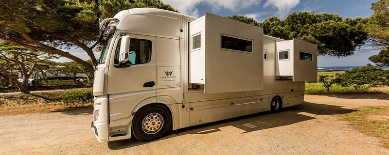 Das Haus am See, die Hütte in den Bergen – oder 30 Quadratmeter Wohnraum auf einem Actros-Fahrgestell.