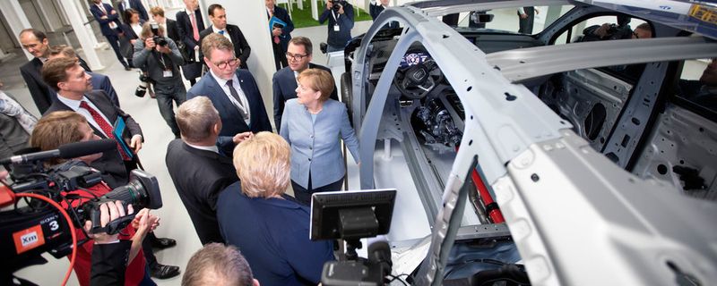 Der Zulieferer Hydro hat seine Aluminiumproduktion erweitert. Dabei waren Bundeskanzlerin Angela Merkel und die norwegische Ministerpräsidentin Erna Solberg.