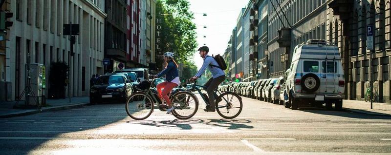 Ein Grund zum Feiern: Das E-Bike hat sich als wohl schnellstes und effektivstes Verkehrsmittel in der Stadt etabliert.