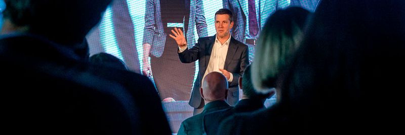 Rund 70 Anwender und Interessenten trafen sich in Rotterdam auf der Kundenkonferenz Unit4 Connect, wo CEO Stephan Sieber die Produktstrategie erklärte.