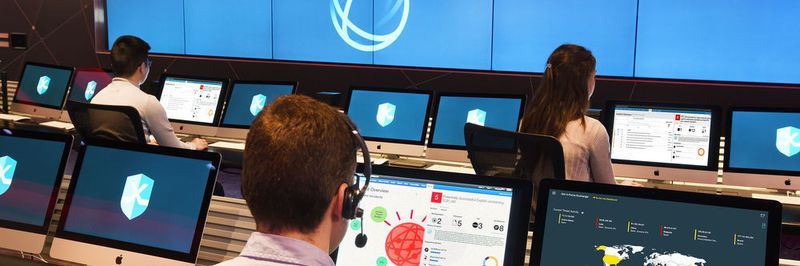 Analysten in den weltweit rund 300 IBM SOCs nutzen Watson for Cybersecurity, um IT-Sicherheitsvorfälle in Echtzeit zu untersuchen.