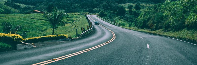 Onlinebasierte Service-Angebote wie Online-Beratung, die Online-Terminierung von Probefahrten oder Echtzeit-Verfügbarkeiten von Fahrzeugen bei Händlern wertet die Customer Journey stark auf.