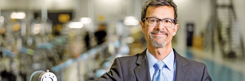 „Die Leichtbaurobotik und die Mensch-Roboter-Kollaboration werden stark wachsen. Sie bestimmen den Trend und neue Marktteilnehmer bringen mehr Schwung in den Markt“, erklärt Helmut Schmid, Geschäftsführer von Universal Robots.