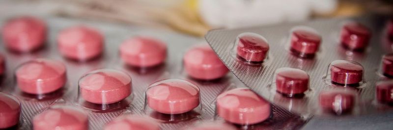 Durch einen Milliardendeal übernimmt der Gesundheitskonzern Fresenius Kabi das US-amerikanische Unternehmen Akorn und baut so sein USA-Geschäft aus. Akorn stellt verschreibungspflichtige und rezeptfreie Arzneimittel her.
