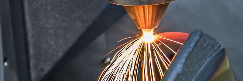 Bei der Kombination aus auftragender und abtragender Bearbeitung in einer Maschine können Funktionsflächen in einer Aufspannung nachbearbeitet und zu höchster Präzision gebracht werden.