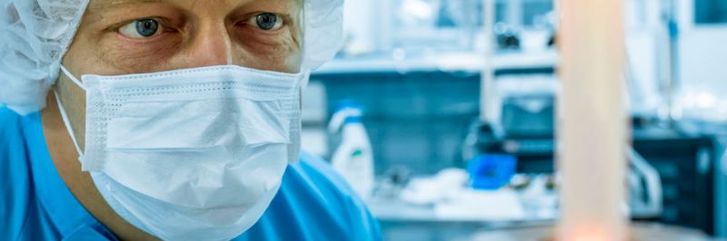 Bei der Produktion von Silikonschläuchen für die Medizintechnik ist höchste Sorgfalt gefragt. Im Zuge der Qualitätssicherung ist eine Chargenrückverfolgung bis auf Komponentenebene erforderlich.