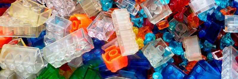 Plastik ist nicht gleich Plastik! Die richtige Kunsstoffauswahl ist erfolgsentscheidend für jede industrielle Fertigung.
