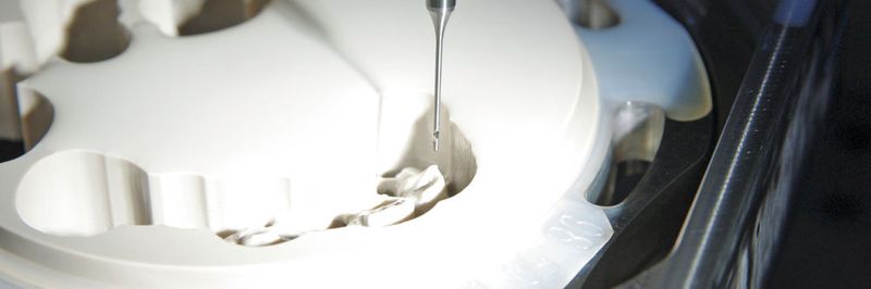 Ideal für Zahntechniker: Das leicht zu bedienende und einfach zu reinigende Spannsystem Micrun mit Präzisionsspannzangen und einer glatten Spannmutter spannt kleinste Bohr- und Fräswerkzeuge prozesssicher und exakt rundlaufend auch unter schwierigen Umgebungsbedingungen.