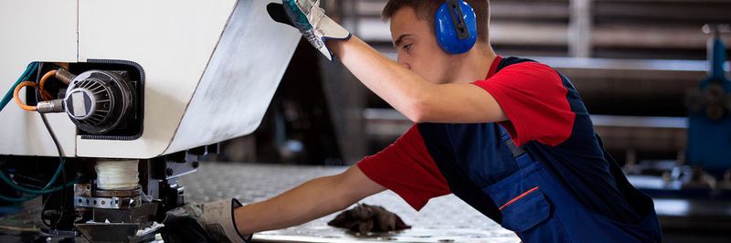 Kollaborierende Produktion: Bediener müssen zum Beschicken oder Einrichten an die Maschine
