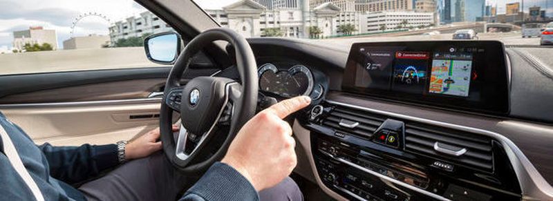 Im vergangenen Jahr brachte BMW die Gestensteuerung auf den Markt. Zuerst im 7er BMW, seit Februar auch im neuen 5er.