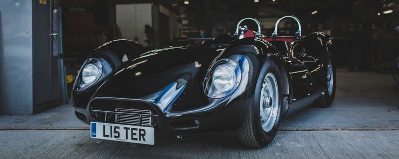 Lister Cars baut den Jaguar Knobbly nach – und das auch technisch weitgehend original.